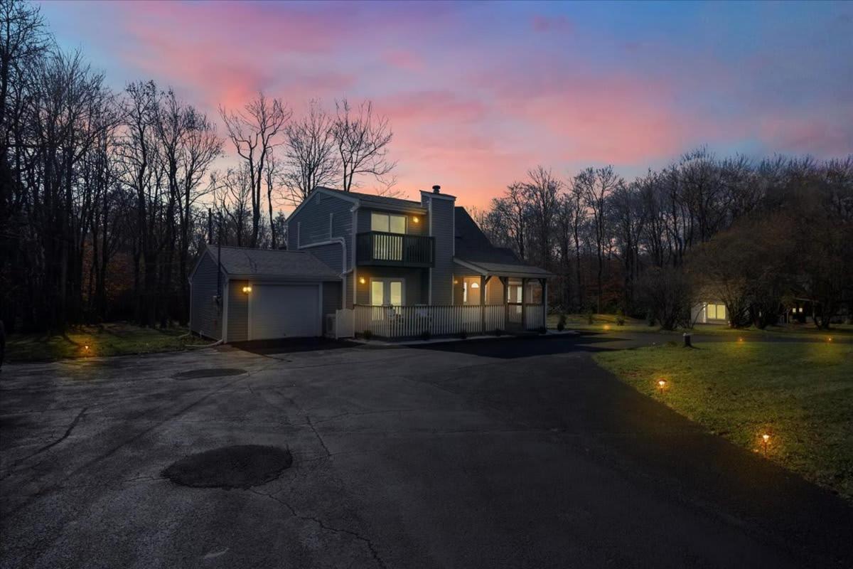 Casa de férias Heart Of Pocono Mtn 3bd 2ba Gameroom Pocono Raceway Long Pond